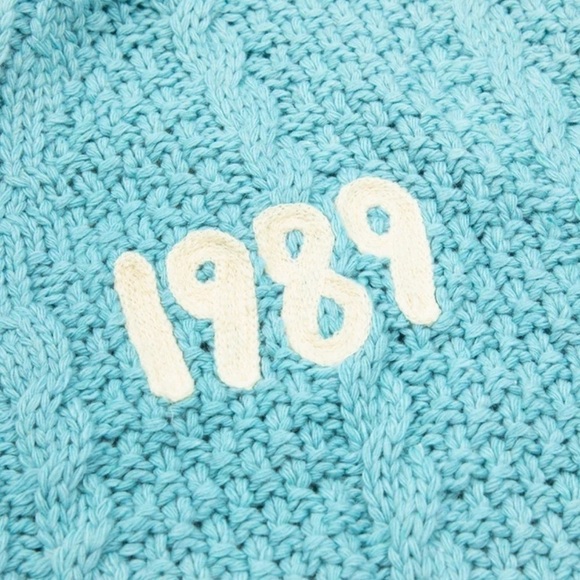 Taylor Swift 1989 Taylor’s Version Blue Cable Knit Seagull Cardigan NEW Size M/L - Picture 4 of 13